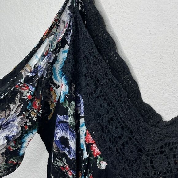 Kaitlyn Cold Shoulder Shorts Romper - Picture 8 of 8